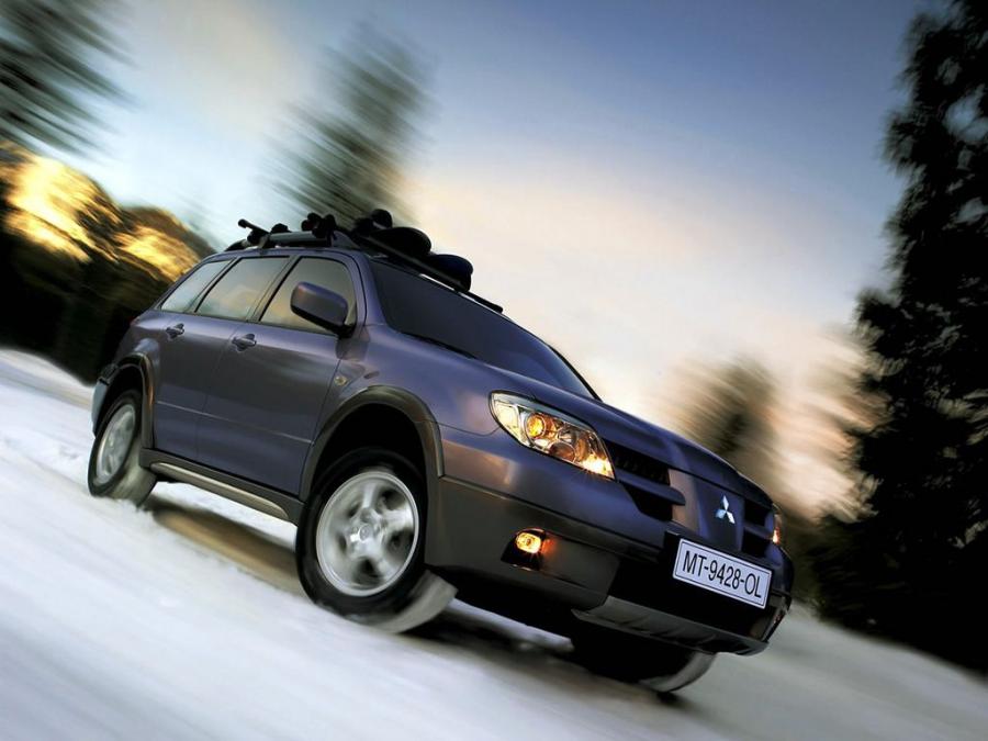  Mitsubishi Outlander 2003 года  (фото 2 из 8)